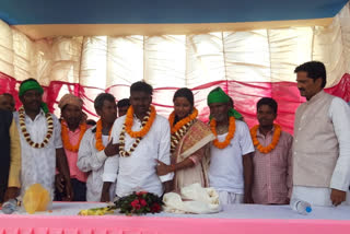 Villagers congratulate MLA on getting land back from company in hazaribag