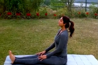 Shilpa Shetty suggests yoga for injury