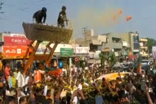 grand-welcome-to-vijayendra-who-arrived-at-renukacharyas-birthday