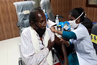 retired-employees-and-pensioners-in-dantewada-vaccinated-with-corona-virus