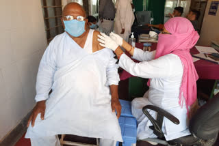 बानसूर में कोरोना टीकाकरण, Corona vaccination to elderly in Bansur