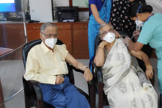 Sudhamoorthy, Narayanamurthy couple who got the Kovid vaccine