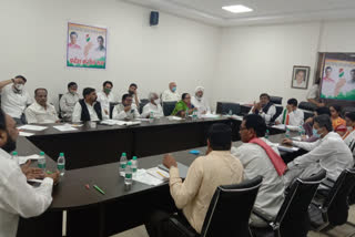 Congress in-charge Secretary Chandan Yadav took a meeting