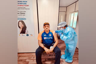 Ahmedabad  Team India  Ravi Shastri  COVID-19 vaccine  Team India coach Ravi Shastri gets first dose of COVID-19 vaccine  രവി ശാസ്ത്രി കൊവിഡ് വാക്സിൻ സ്വീകരിച്ചു  രവി ശാസ്ത്രി  ഇന്ത്യൻ ക്രിക്കറ്റ് ടീം