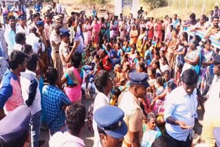 People Road Blockade Protest Against New Tasmac Opening  People Road Blockade Protest Against New Tasmac Opening In Virudhunagar  Tasmac Opening Issue  மதுக்கடை திறப்பதற்கு எதிர்ப்பு தெரிவித்து மறியல் ஈடுபட்ட கிராம மக்கள்  கிராம மக்கள் சாலை மறியல்  மதுபான கடை திறப்பதற்கு எதிர்ப்பு