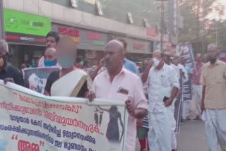 Walayar children's mother protests at IFFK venue  Walayar children's mother  Walayar children's mother protests  IFFK  ഐഎഫ്എഫ്കെ  വാളയാര്‍ കുട്ടികളുടെ അമ്മയുടെ പ്രതിഷേധം