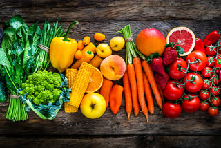 carrots, berries, balanced diet