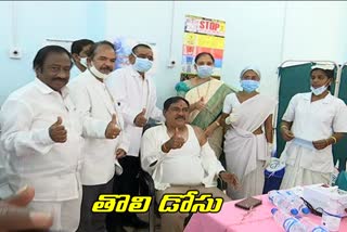 minister-errabelli-dayakar-rao-took-covaxin-at-mgm-hospital-in-warangal-urban-district