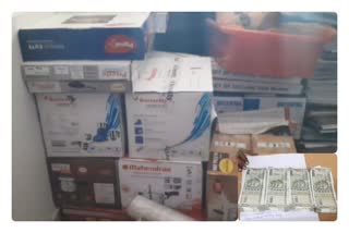 election flying squad seized in Tirupathur, Election flying squad searches in Ambur vaniyambadi, 2.08 lakh amount seized in both Ambur Vaniyambadi, 15 thousand home appliances seized in Ambur, திருப்பத்தூரில் தேர்தல் பறக்கும் படையினர் சோதனை, ஆம்பூர், வாணியம்பாடியில் 2 லட்சத்து 8 ஆயிரம் ரூபாய் பணம் பறிமுதல், ஆம்பூர், வாணியம்பாடி, திருப்பத்தூர் மாவட்டச்செய்திகள், திருப்பத்தூர்