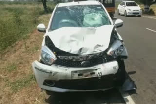 Road accident in Madurai Kollam highway, Road accident near Srivilliputhur highway, youngster caught accident in Madurai Kollam highway, மதுரை - கொல்லம் தேசிய நெடுஞ்சாலையில் விபத்து, Road accident while speaking in mobile near Srivilliputhur, ஸ்ரீவில்லிபுத்தூர் அருகே இருசக்கர வாகனம் விபத்து, செல்போனில் பேசியதால் இருசக்கர வாகனம் விபத்து, ஸ்ரீவில்லிபுத்தூர், விருதுநகர் மாவட்டச்செய்திகள், விருதுநகர், Srivilliputhur, Virudhunagar