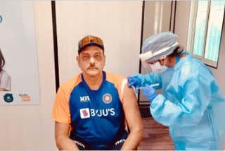 ravi-shastri-took-the-first-dose-of-corona-vaccine-in-ahmedabad