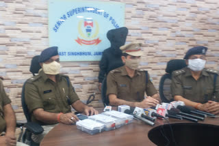 criminals arrested who robbed 6 lakh rupees near bank of india in jamshedpur