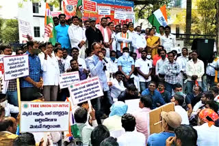 protest of electricity employees at tsspdcl office hyderabad