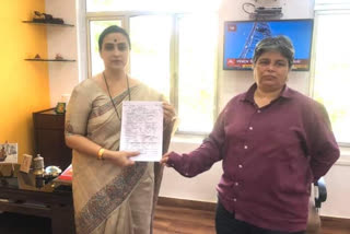 Chitra Wagh file complaint