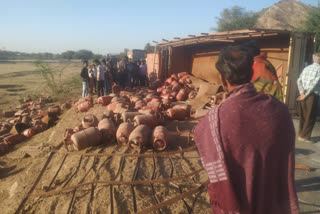 Truck overturns in Rajsamand, Truck overturns in Deogarh