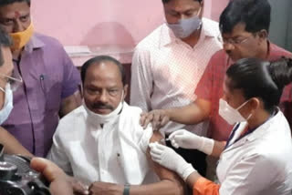 Former CM Raghubar Das took Corona vaccine in jamshedpur