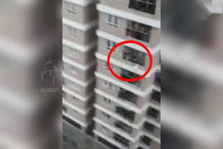 Hanoi toddler survives fall from high-rise balcony