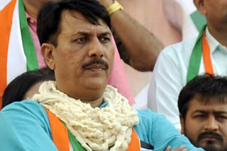 Gujarat Congress chief Amit Chavda  Oppn leader resign accepting poll debacle  Paresh Dhanani tendered resignations  Gujarat Cong chief, Oppn leader resign accepting poll debacle  Gujarat Cong chief  Oppn leader  ഗുജറാത്തിലെ പരാജയം; കോണ്‍ഗ്രസ് അധ്യക്ഷനും നിയമസഭാ കക്ഷി നേതാവും രാജിവെച്ചു  ഗുജറാത്തിലെ പരാജയം  കോണ്‍ഗ്രസ് അധ്യക്ഷന്‍  നിയമസഭാ കക്ഷി നേതാവ്  കോണ്‍ഗ്രസ്  രാജിവെച്ചു