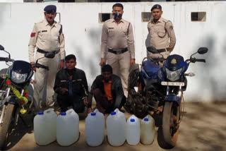 Two accused arrested with 100 liters of liquor in balodabazar