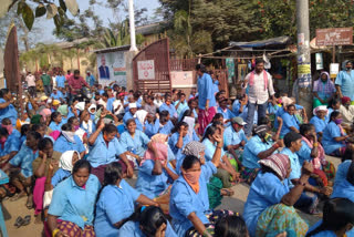 tenali sanitary workers protest at government hospital