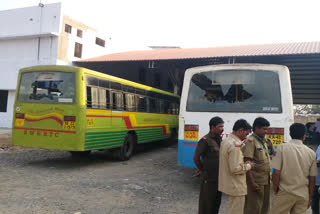 Ramesh Jarakiholi supporters thrown stones on buses in Belgavi