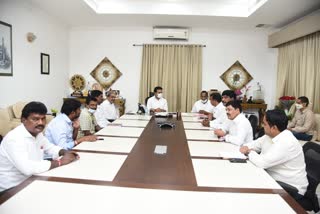 minister-ktr-about-journalists-and-press-academy-problems-in-telangana