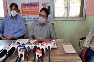 health-department-of-balodabazar-gave-information-about-corona-vaccination-by-holding-a-press-conference