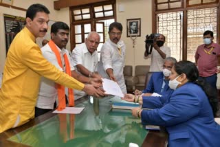 Tulasi Muniraju Gowda submit  nomination