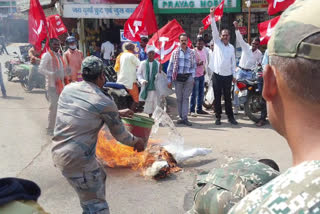 cpi-activists-protest-against-rising-prices-of-gas-and-petrol