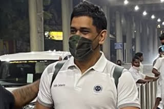 ms dhoni receives such a warm welcome for arriving to be particapte in ipl prepatory camp video