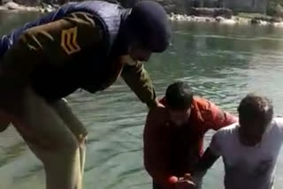 SLUM BOY SAVED LIFE OF A PERSON IN BEAS RIVER KULLU