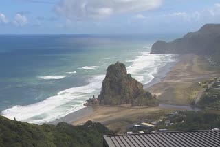 tsunami alert as powerful quake hits off new zealand