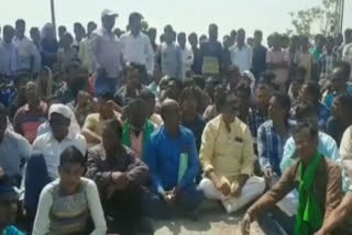 Villagers protested against killing fish with fine nets in Nirsa