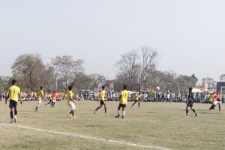 राज्यस्तरीय फुटबॉल टूर्नामेंट में गौरीफंटा को हराकर सेमीफाइनल में बेल्थरारोड
