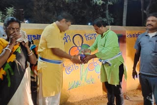 trinamool workers starts wall postering in pandabeswar