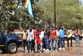 Police used water cannon.