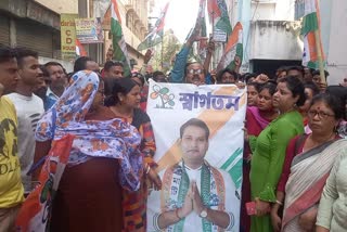 demonstrations of trinamool workers over candidate selection in raiganj