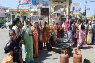 महिला कांग्रेस कार्यकर्ताओं का प्रदर्शन, Protest of women congress workers