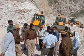 पत्थर में दबने से मजदूर की मौत, Worker dies due to buried in stone