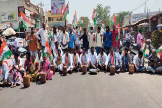 A protest was held under the auspices of TPCC in Chopdandi in Karimnagar district on petrol and diesel and gas prices