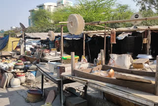 Clay pot vendors are facing trouble in saket