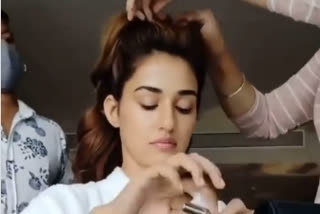 Disha Patani does her make-up for first time