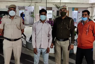 Fatehpurberi police arrested four snatchers in delhi