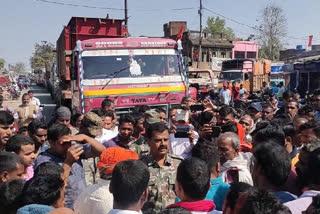 Road jam in Giridih for fighting with Naga Sadhu