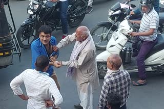 rohtak elderly person beaten auto driver