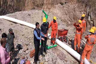 rescue-operation-closed-to-remove-dead-body-of-workers-in-illegal-mining-in-giridih