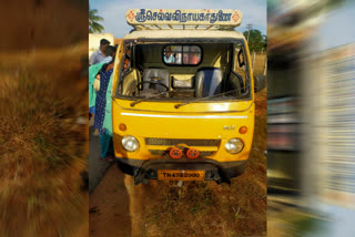 Accident in Karur, Karur latest, 18 severe injured, 18 பேர் படுகாயம், டாட்டா ஏசி வாகனம் கவிழ்ந்து 3 குழந்தைகள் உட்பட 18 பேர் படுகாயம், கரூர்