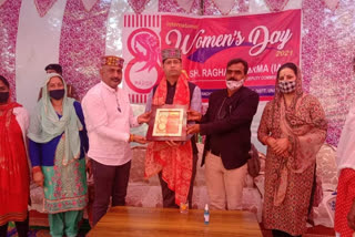 DC UNA Honored FIFITY GIRLS IN AMB UNA