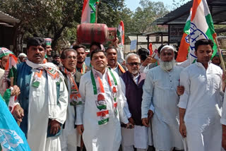 congress party workers protest against petrol diesel price hike