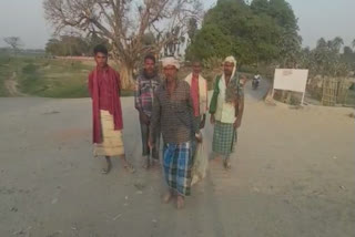 Father carries son's body in jute bag for post-mortem in Bihar